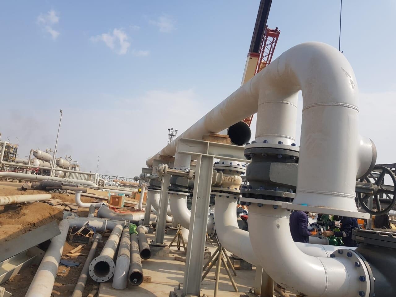 Large-bore piping installation at Rumaila