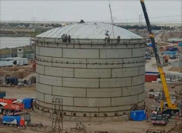 Storage tank construction with crane