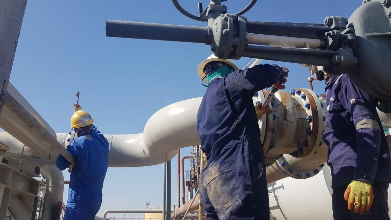 ATJ crew working on refinery piping and valves